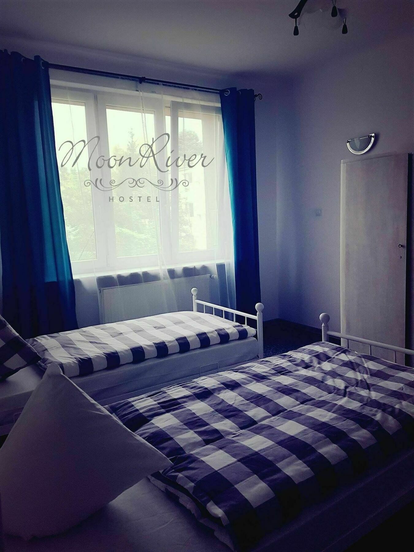 Moonriver Inn Варшава Екстериор снимка