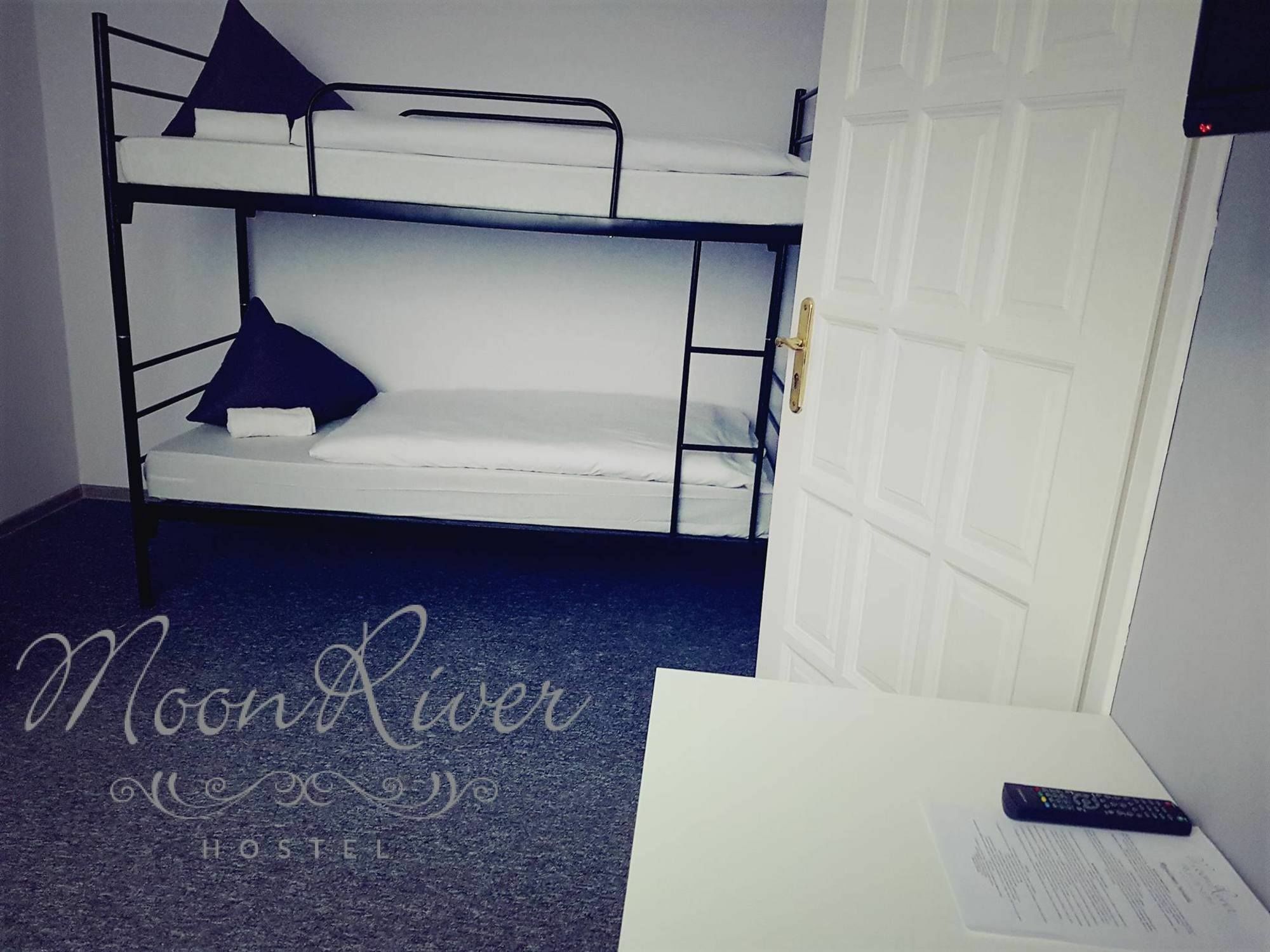 Moonriver Inn Варшава Екстериор снимка