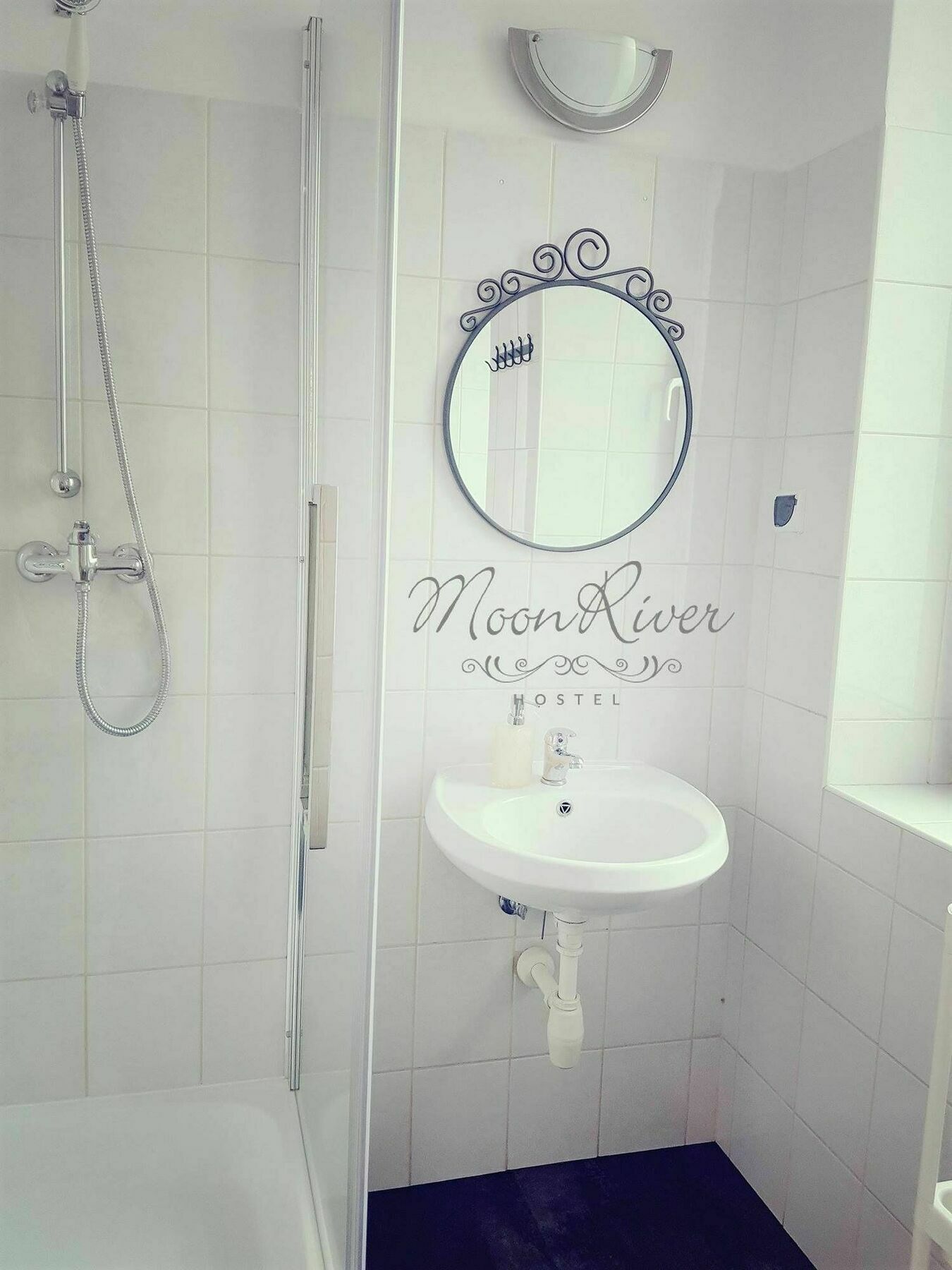 Moonriver Inn Варшава Екстериор снимка