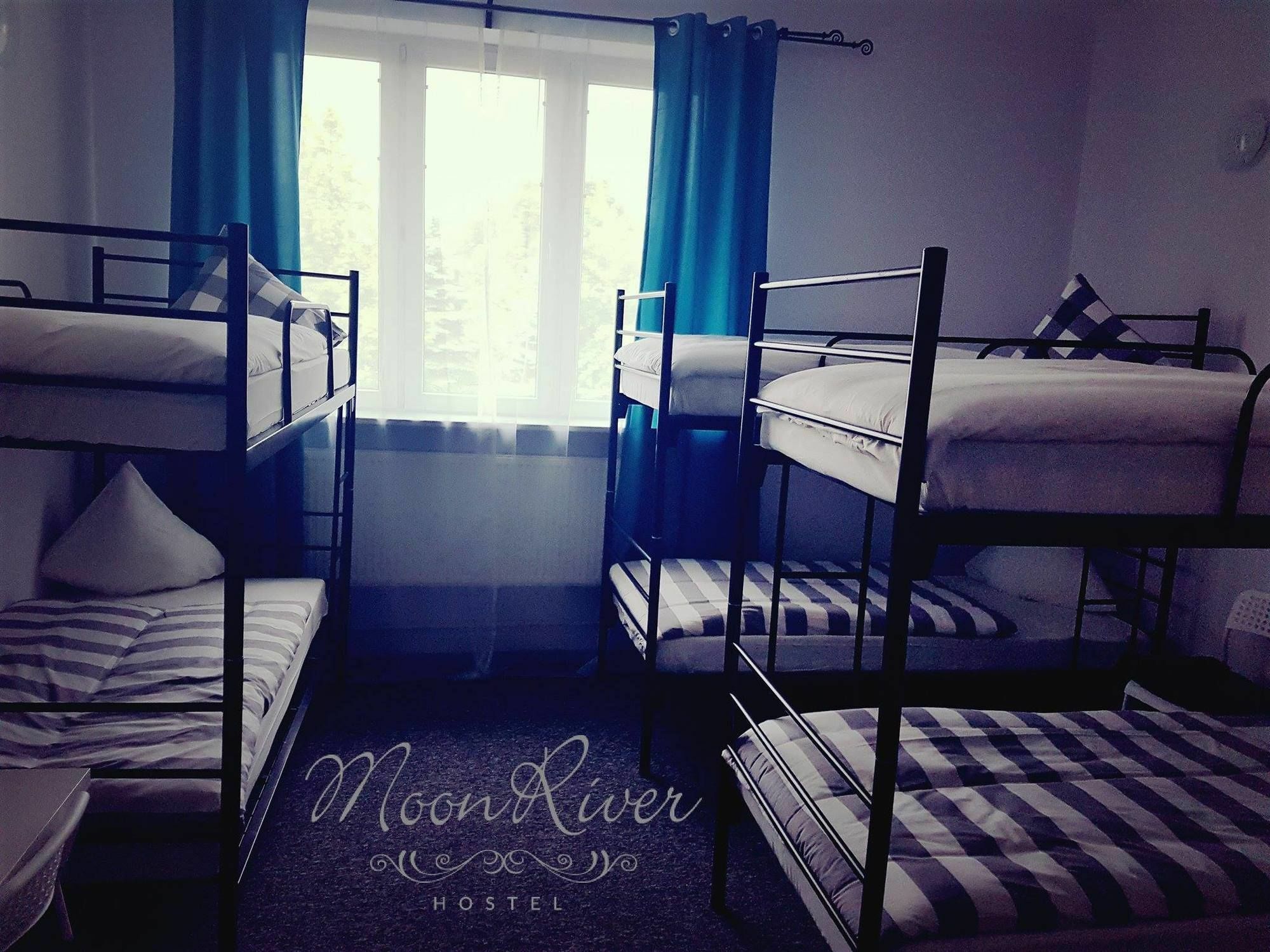 Moonriver Inn Варшава Екстериор снимка